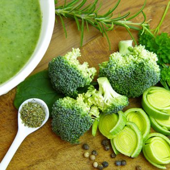 healthy winter foods - soup with green vegetable